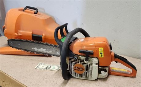 18" Stihl MS 290 Chainsaw w/ Case - Starts & Runs !