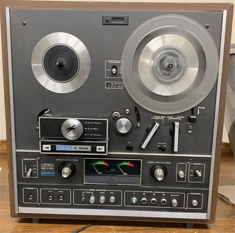 AKAI X-1810 Reel to Reel Player/Recorder W/ Built-in 8-Track and Speakers Black