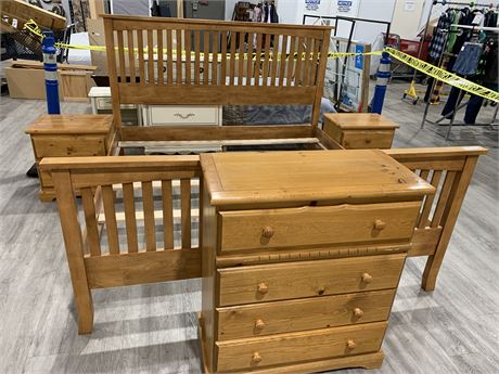 King Wood Bed Set 5 pc.