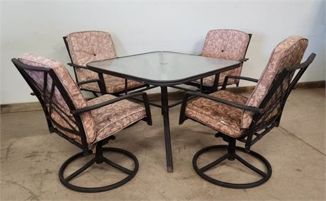 Patio Table w/ Swivel Chairs - (40x40)