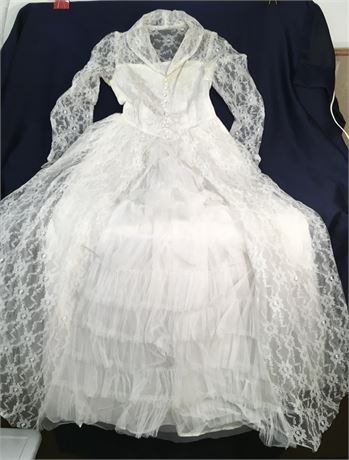 Vintage Handmade Wedding Dress.  L 641