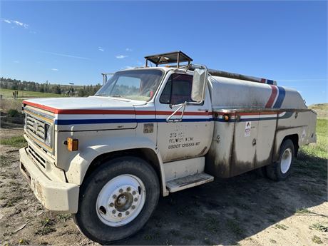 Fuel Truck: 1974 Chevy Model ZZZ VIN# CCE614V108035 Runs, Clear Title