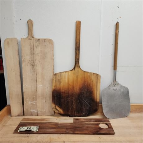 3 Baking Paddles & Charcuterie Board (F)