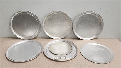 Assorted 18" Pizza Pans & Screen