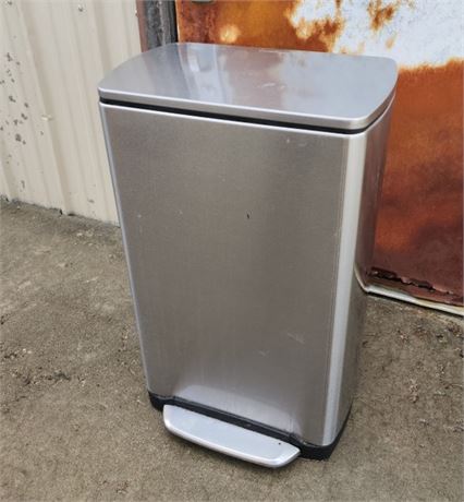 Stainless Flip-Top Trash Can...16x13x26