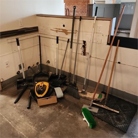 Assorted Janitorial Cleaning Tools & Wagner Steamer (F)