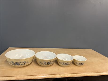 Set of 4 Vintage Pyrex Homestead Pattern Nesting Tan/Blue Mixing Bowls