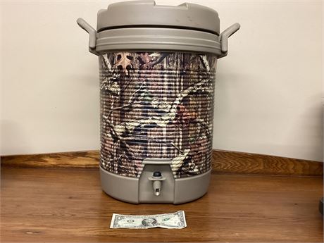 Rubbermaid Camouflage Water Cooler with Spout