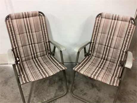 Set of 2 Folding Lawn Chairs