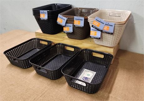 New Assorted Plastic Baskets - 14pc