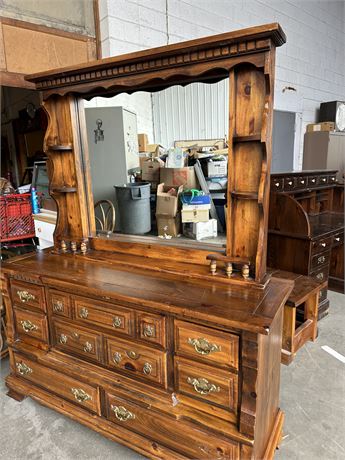 Beautiful Antique Dresser w/ Mirror