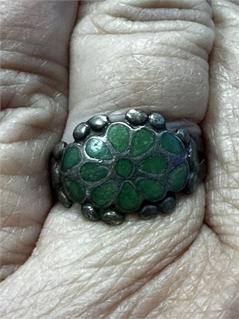 Vintage ring with inlay