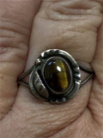 Vintage sterling ring with stone