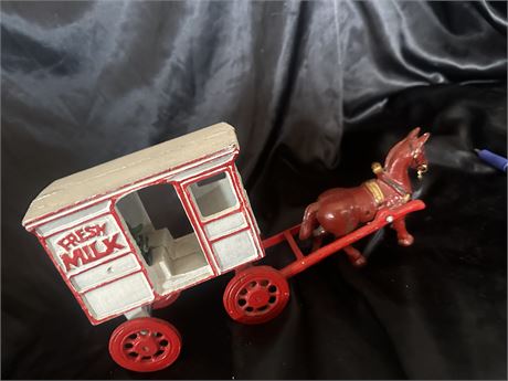 Vintage diecast iron horse carriage