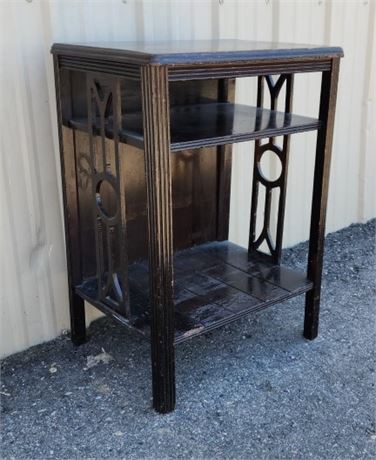 Antique Accent Table w/ Shelf - 18x13x25