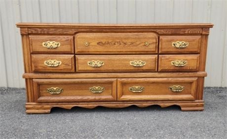 Oak Broyhill Dresser - 66x18x32