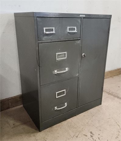 Locking Door File Cabinet w/ Key! 27x16x34