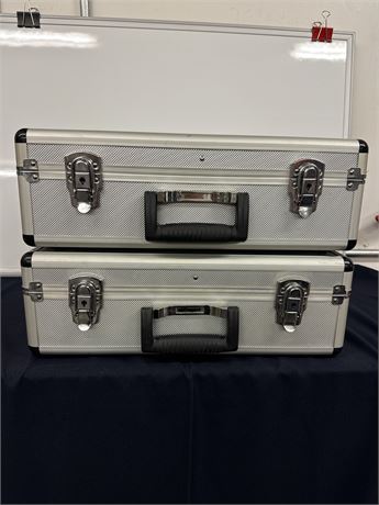 Two hardshell Carry cases