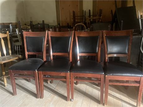 4 Matching dining chairs