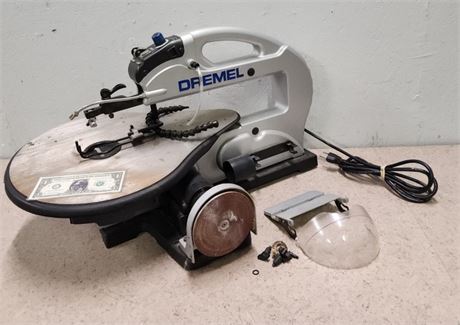 18" DREMEL Variable Speed Scroll Saw with Disc Sander