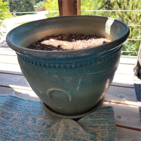 Flower Pot w/ Soil - 20x16