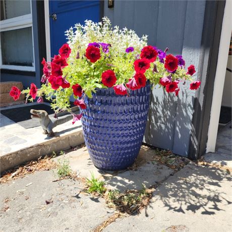 Flower Pot w/ Soil and Annuals - Pretty! pot - 16x22