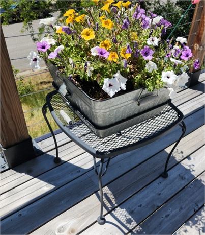 Metal Tub Planter w/ Soil/Annuals and ((Mesh Top Table - (21x21x18))