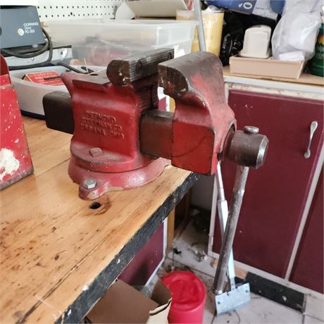 4" Bench Vise Attached