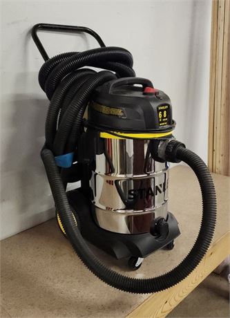 Stanley 8 Gallon Wet/Dry Shop Vacuum