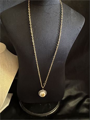 Gold necklace w/ Cameo Pendant