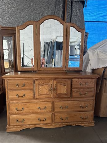 Beautiful Dresser w/ Built in Jewelry Space-AWESOME