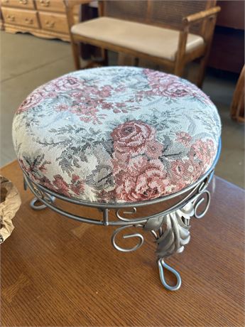 Itty Bitty Flowered Foot Stool w/ Leaves