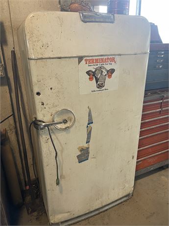 Old Non Working Fridge…Smoker?