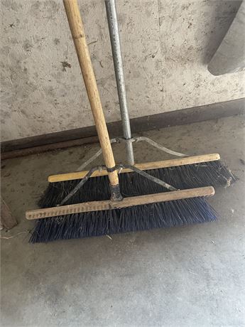 2-Shop Brooms