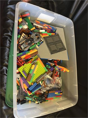 Box of Assorted Lego Bricks