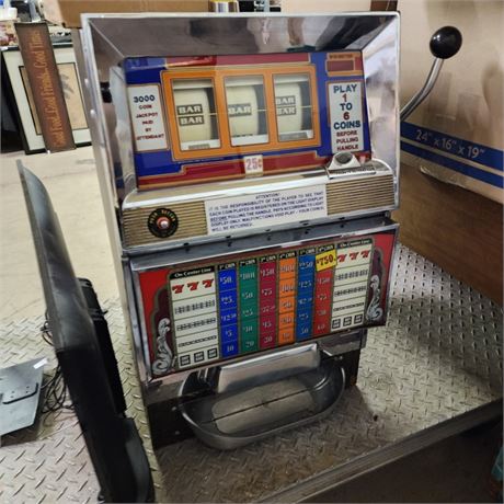 Vintage Slot Machine - Powers up when door is secure - No key to lock door...