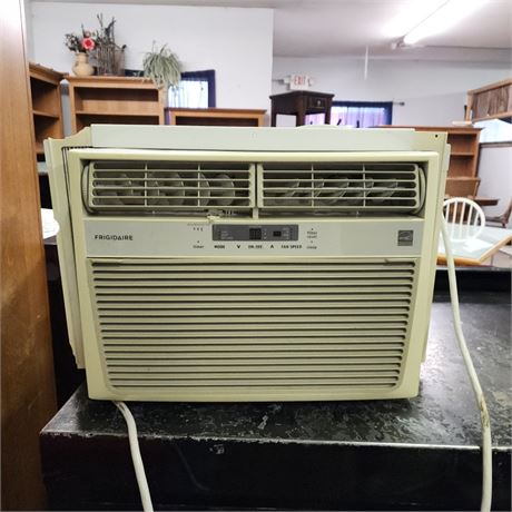 12,000 BTU Frigidaire Window Air Conditioner - 19x21x14