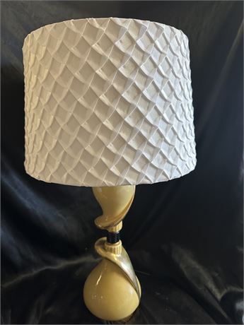 Vintage Yellow and Gold Lamp-it works