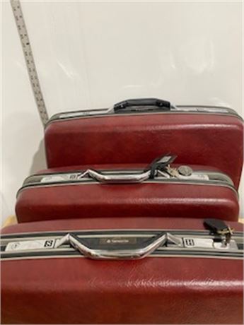 Vintage Samsonite Luggage Set.  Hard shell with keys