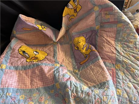 Sufferin’ Succatash…It’s a TWEETY Quilt for a Twin Bed