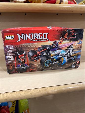 LEGO NINJAGO Street Race of Snake Jaguar