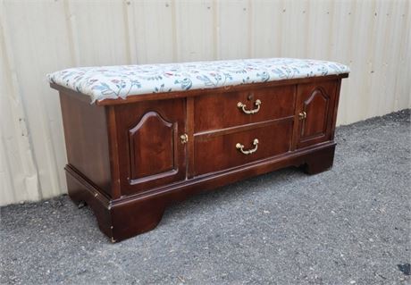 Nice LANE Locking Cedar Chest with Key...45x16x19