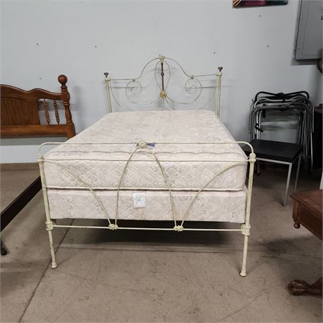 Vintage Wrought Iron Full Sz Bed Frame & Mattress