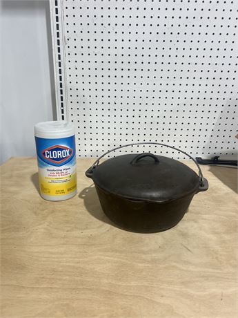 Vintage Cast Iron Dutch Oven