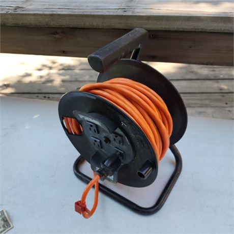 Prime /AC Cord Reel w/ Outlets