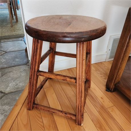 Antique Wood Stool - 18"⬆️