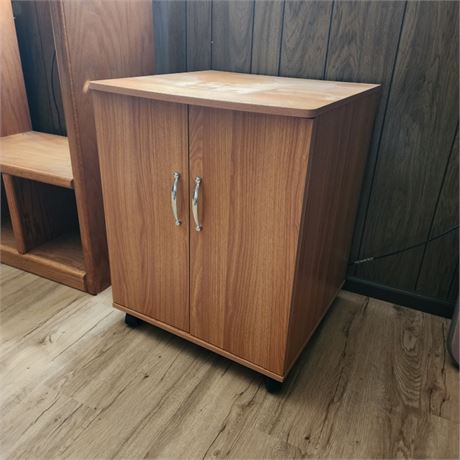 Cabinet - 23x23x29