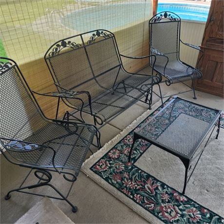 4pc Wrought Iron Outdoor Patio Set + Area Rug