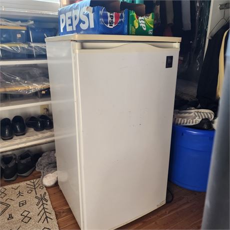 GE Dorm Size Fridge + Soda