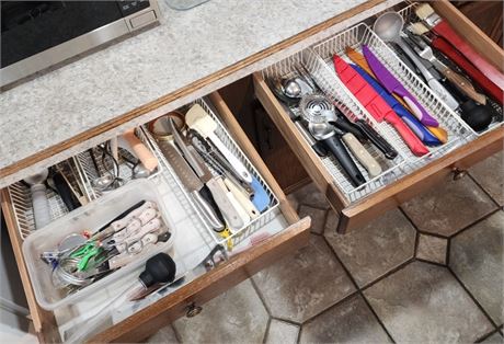 Kitchen Tools & Utensils - Everything in Both Drawers!